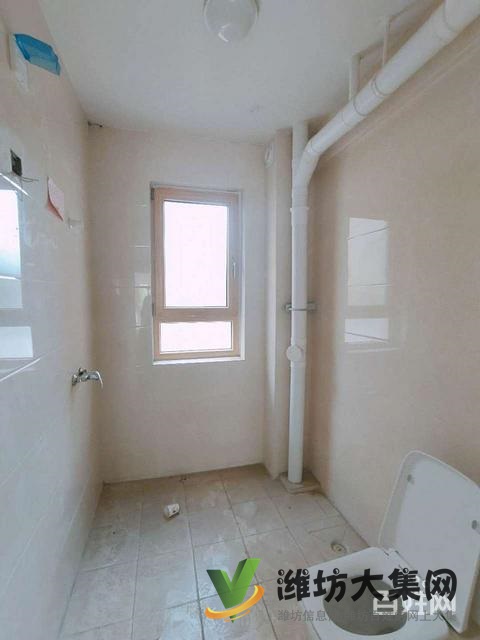 玫瑰公館一樓帶大院！送城市會客廳！三居，更名貸款，