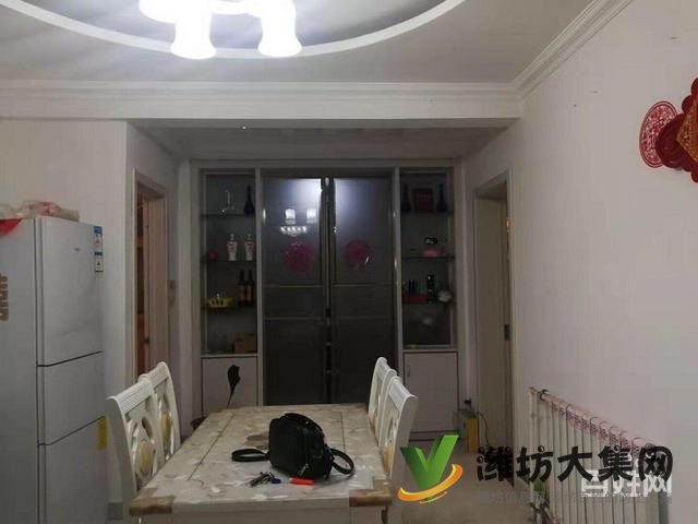 此房為結(jié)婚準(zhǔn)備，舒適三室，精裝修，現(xiàn)因換大房，找有