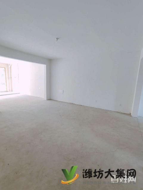 玫瑰公館一樓帶大院！送城市會客廳！三居，更名貸款，