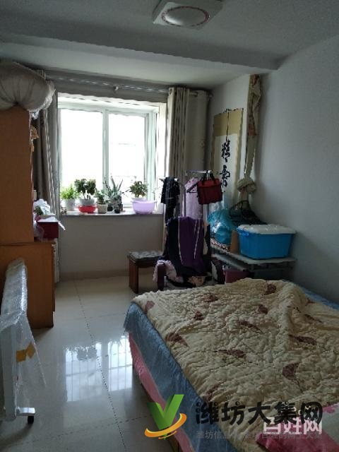 濰水藍(lán)灣三室兩廳精裝干凈手續(xù)齊全可以貸款