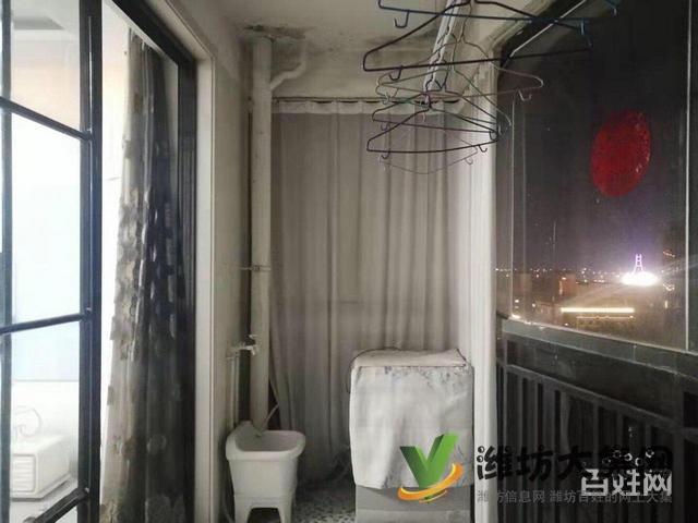 此房為結(jié)婚準(zhǔn)備，舒適三室，精裝修，現(xiàn)因換大房，找有