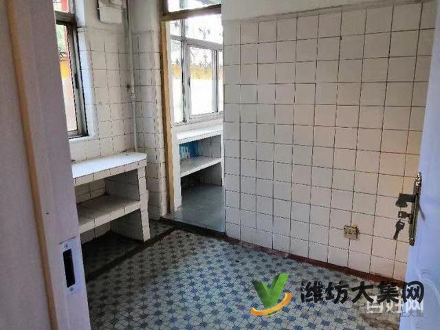 冠華小區(qū)1樓帶院南開門兩室  精裝修僅售52萬