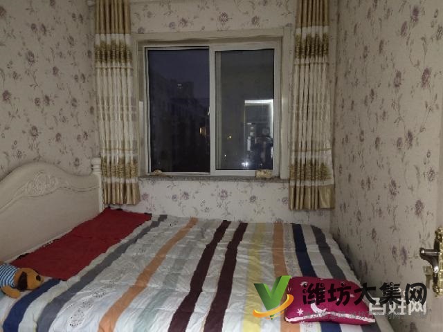 南關小學附近電梯洋房四樓精裝三室