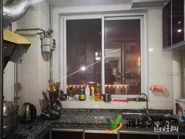 此房為結(jié)婚準(zhǔn)備，舒適三室，精裝修，現(xiàn)因換大房，找有